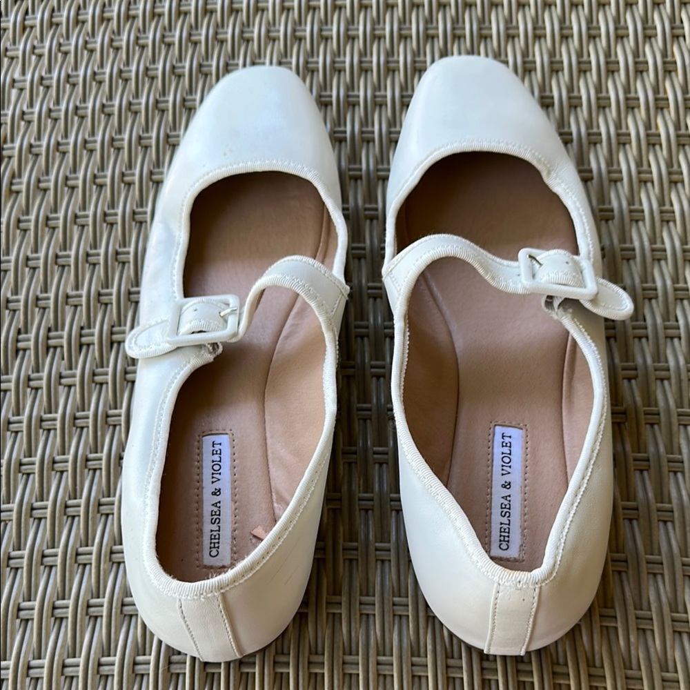 Chelsea & Violet White Flats